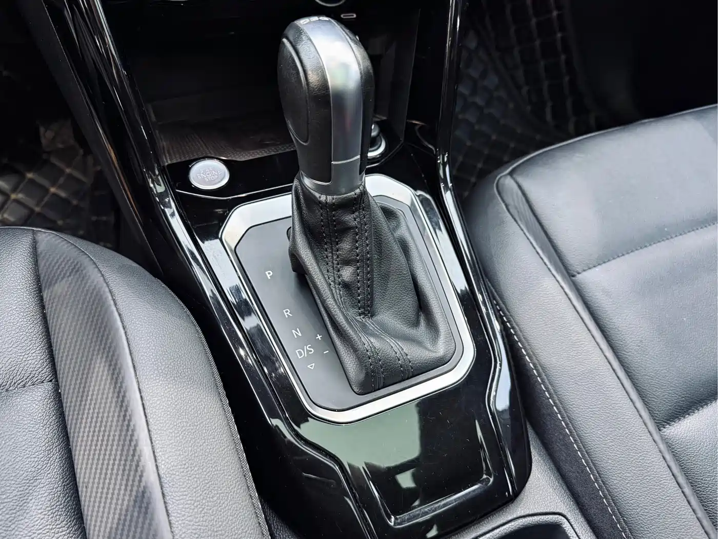 VOLKSWAGEN T ROC EXPLORING SONGS