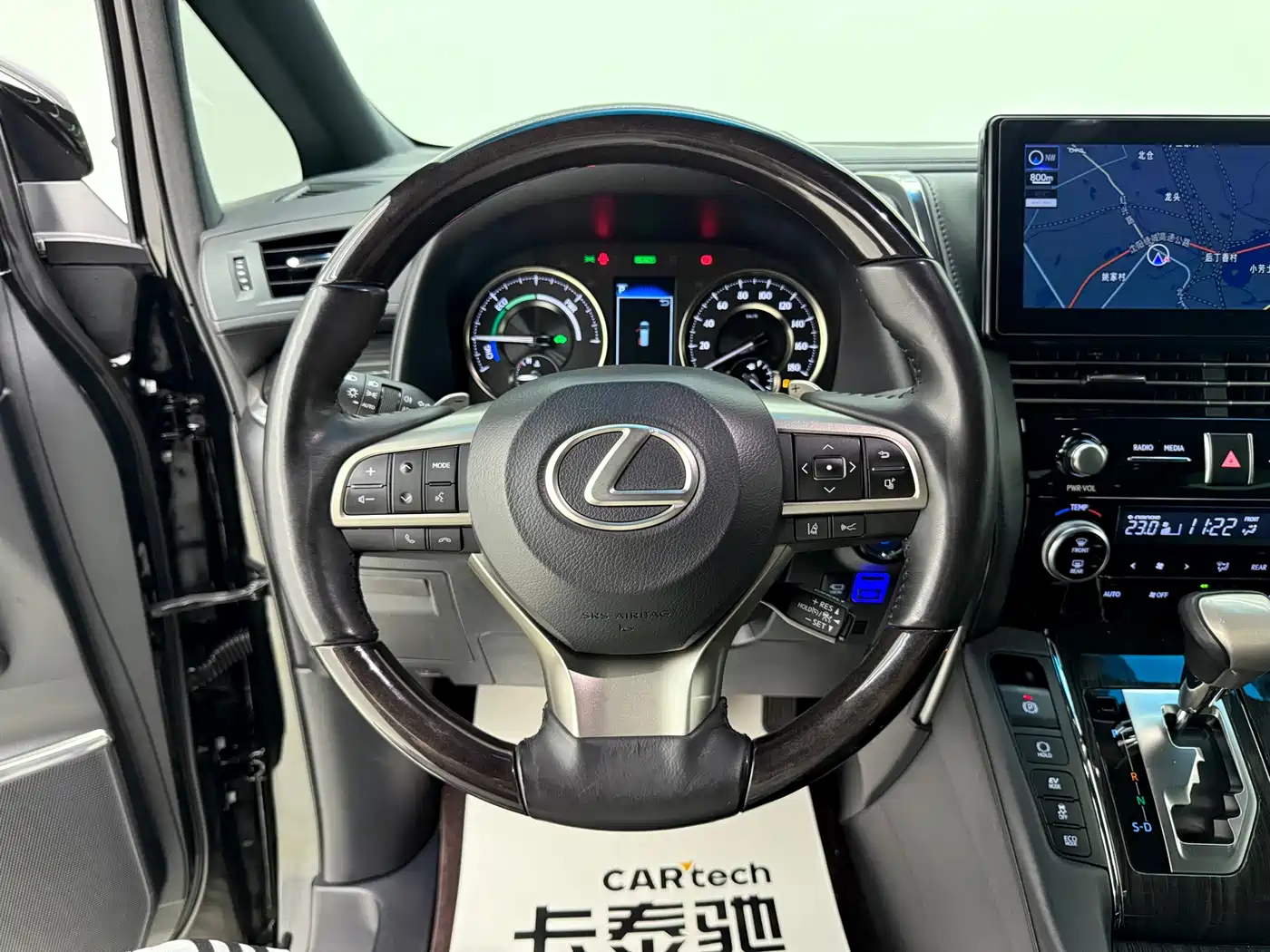 Lexus LM 2020 300h Seven-Seater Elegance Edition фото 13
