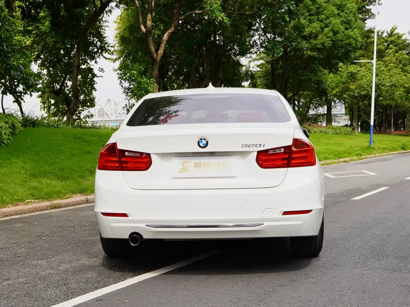 Photo 13 - BMW 3 Series