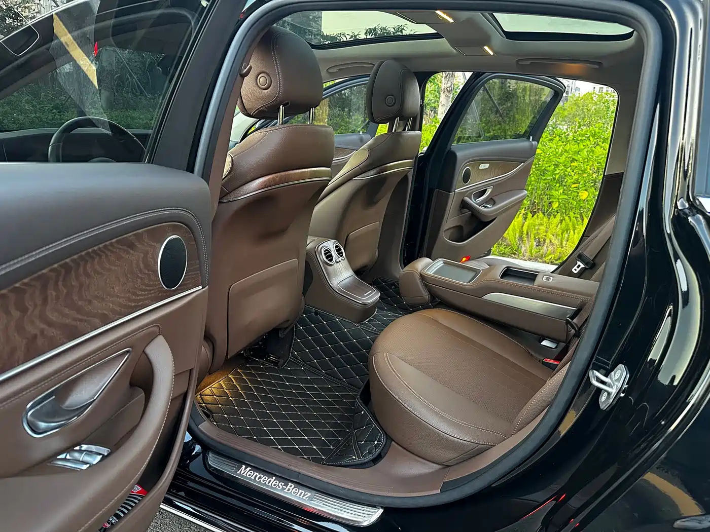Mercedes-Benz E-Class 2023 E 300 L Fashion фото 8