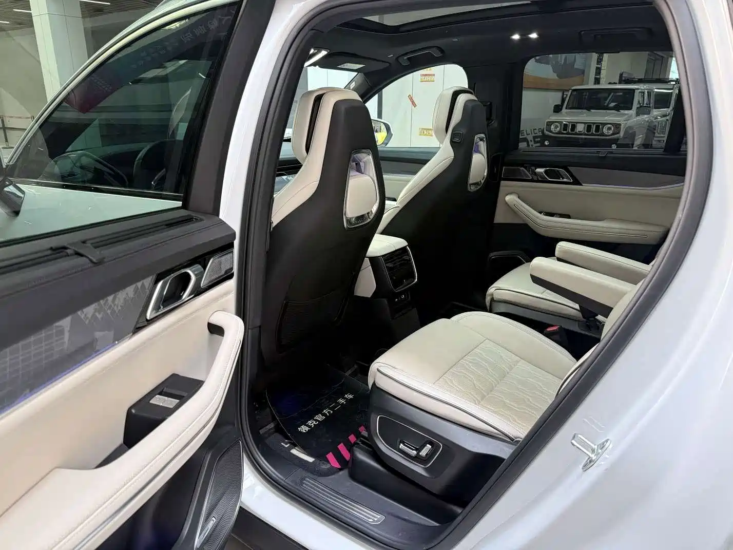 صورة 10 - Lynk & Co 09