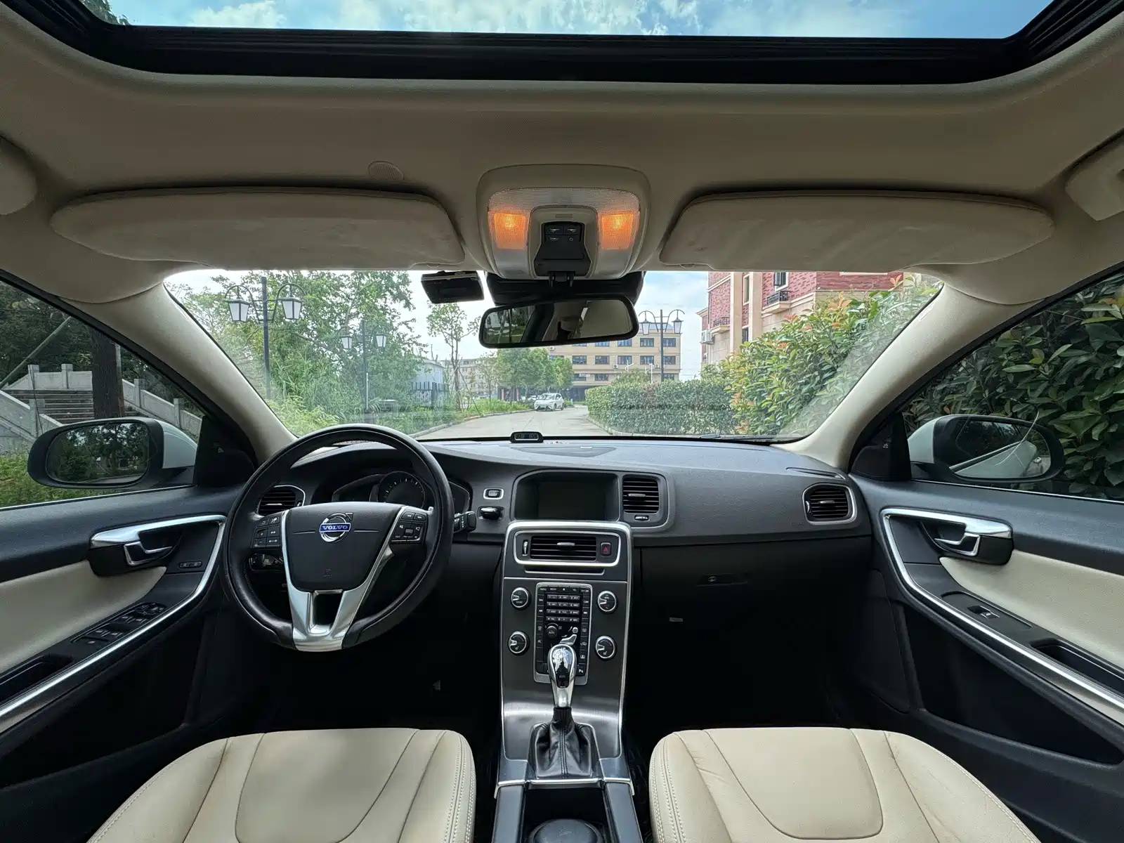 صورة 8 - Volvo S60