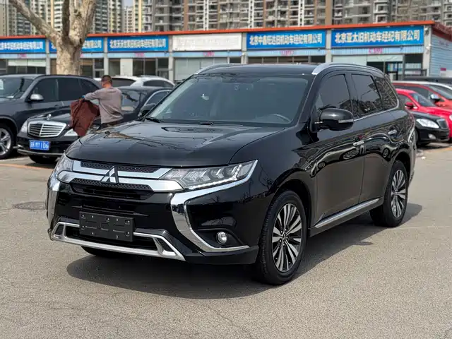 MITSUBISHI OUTLANDER