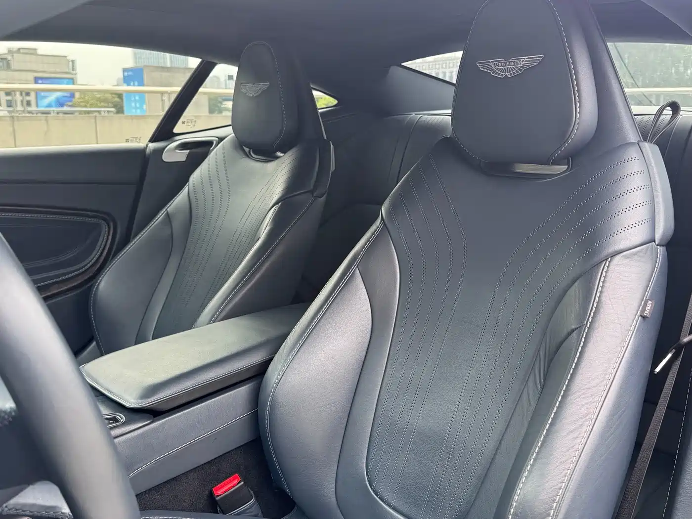 Aston Martin DB11 2023 2019 Model 4.0T V8 Coupe