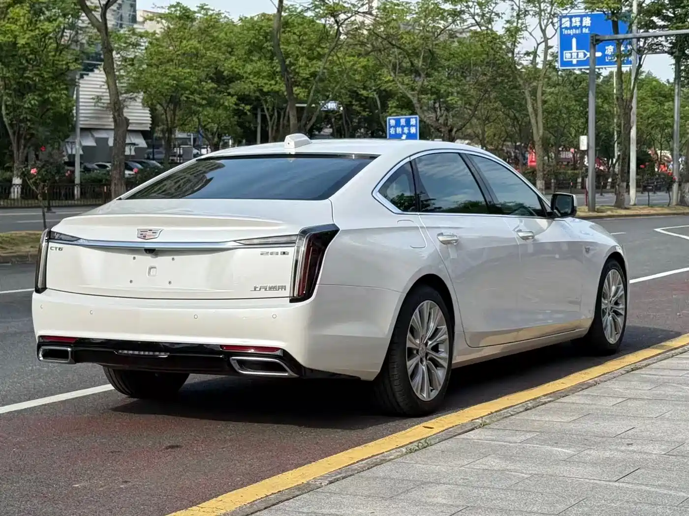 CADILLAC CT6