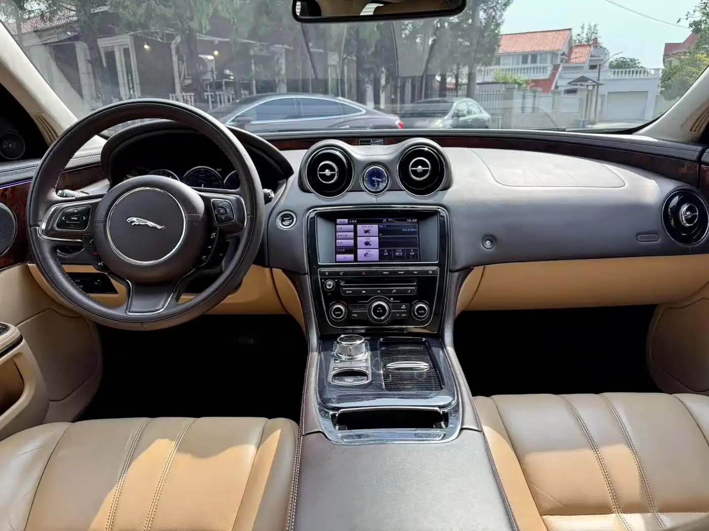 Photo 7 - Jaguar XJ