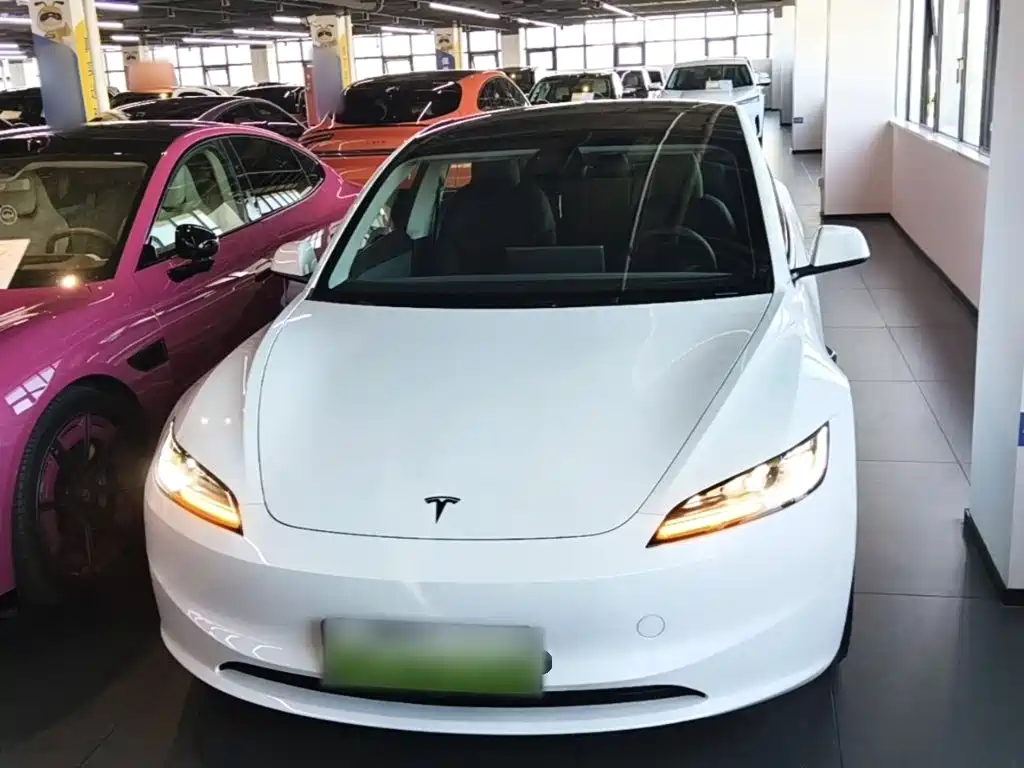 Tesla Model 3 2026 2025 Model Year Facelift Rear-Wheel Drive