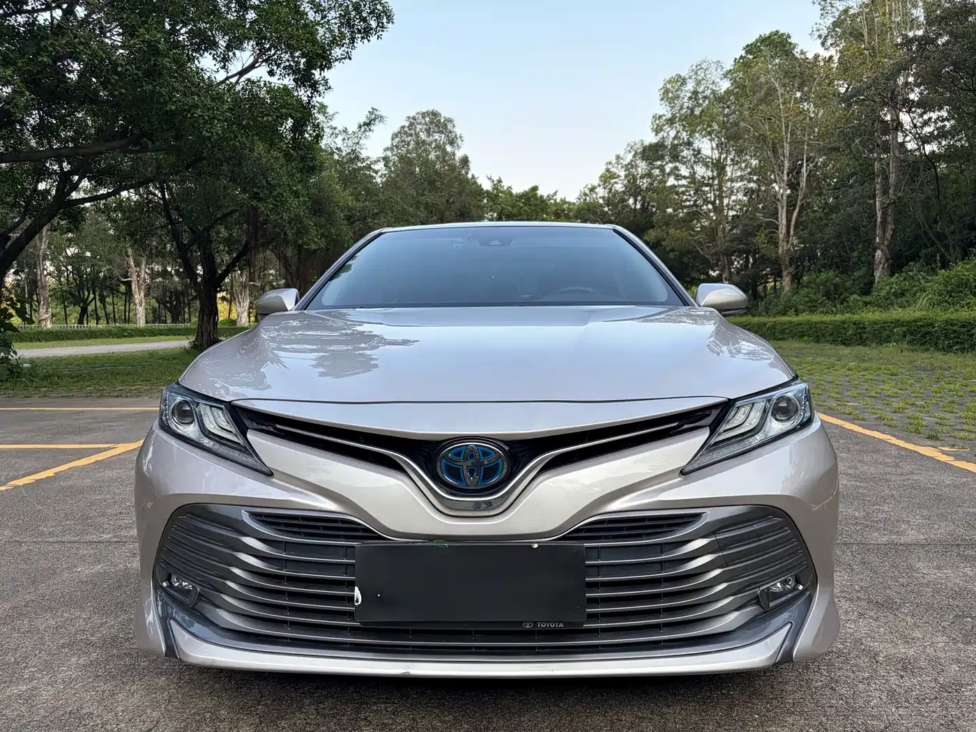 Toyota Camry 2021 Hybrid 2.5HG Luxury Edition фото 2