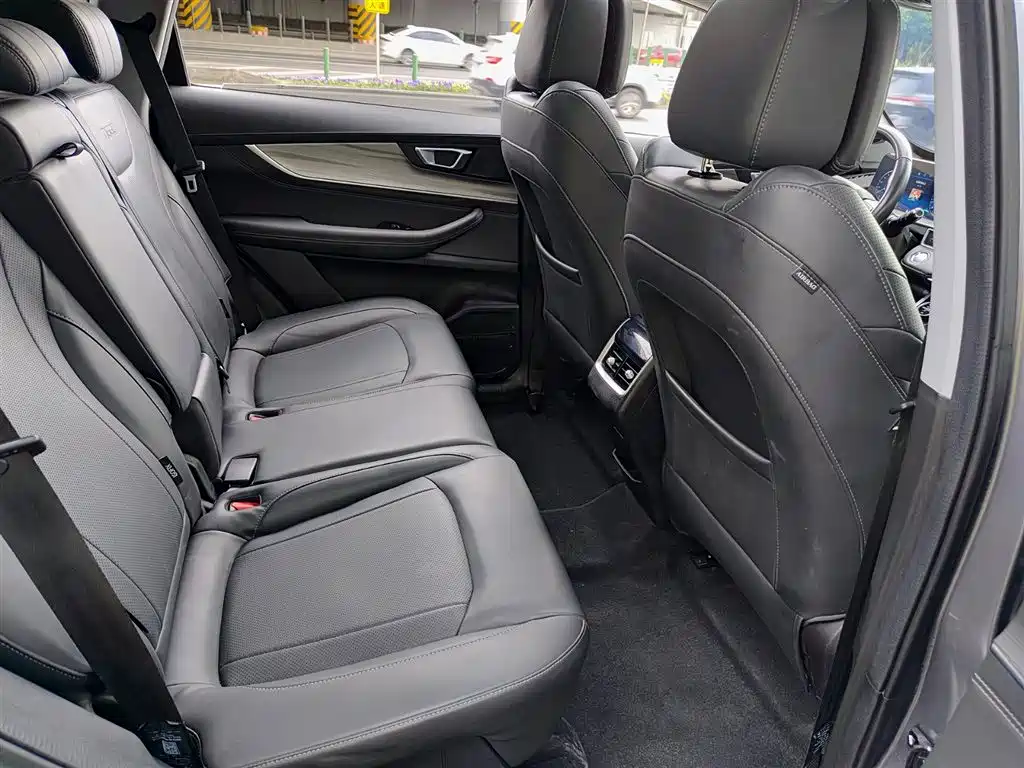 CHERY TIGGO 8