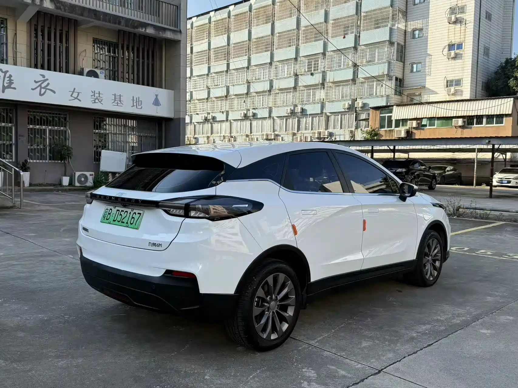 Фото 4 - Geely Geometry M6