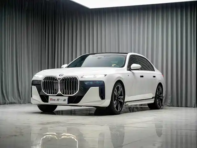 BMW 7 Series 2026 740Li Premium M Sport Package — фото 3