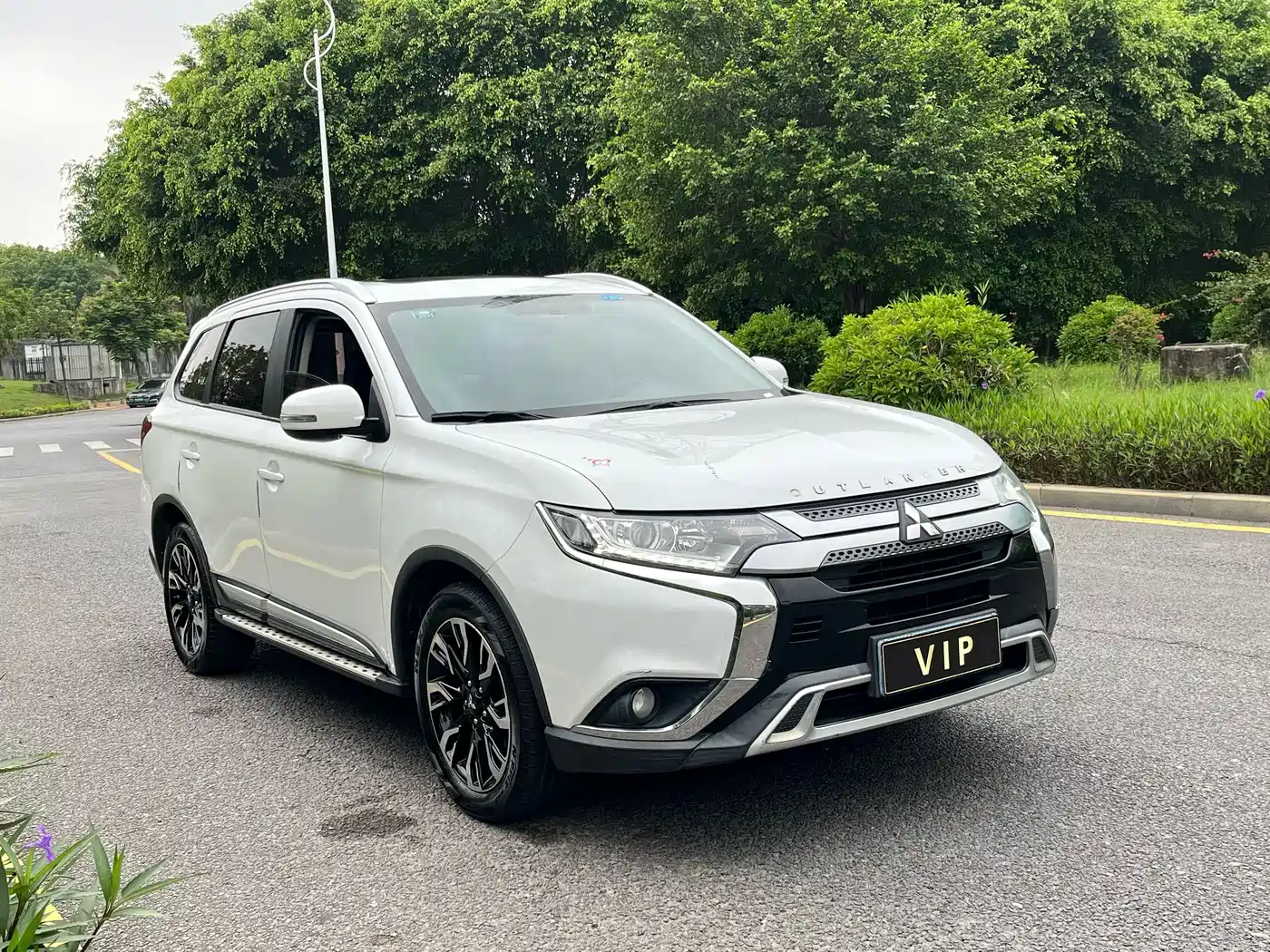 MITSUBISHI OUTLANDER