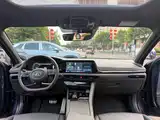 Photo 11 - Hyundai Sonata