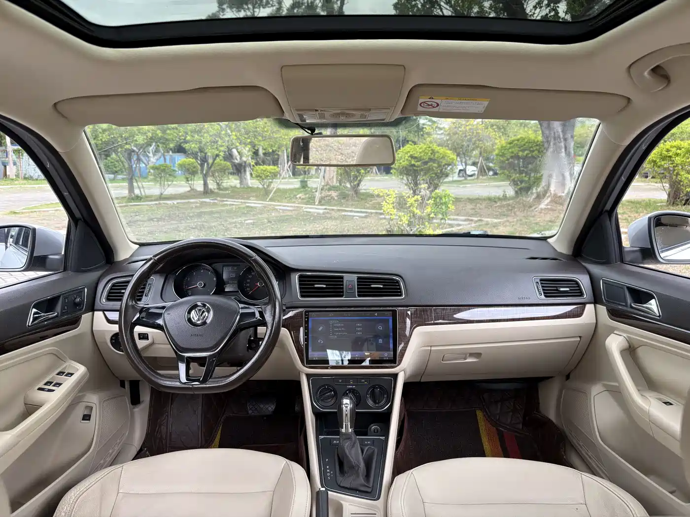 Volkswagen Lavida 2015 1.6L Automatic Comfort Edition фото 6