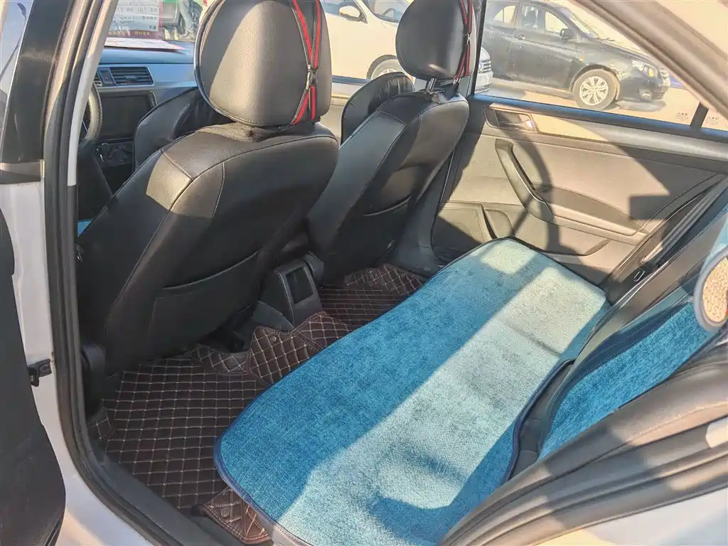 Volkswagen Santana 2013 1.4L Manual Comfort Edition фото 13