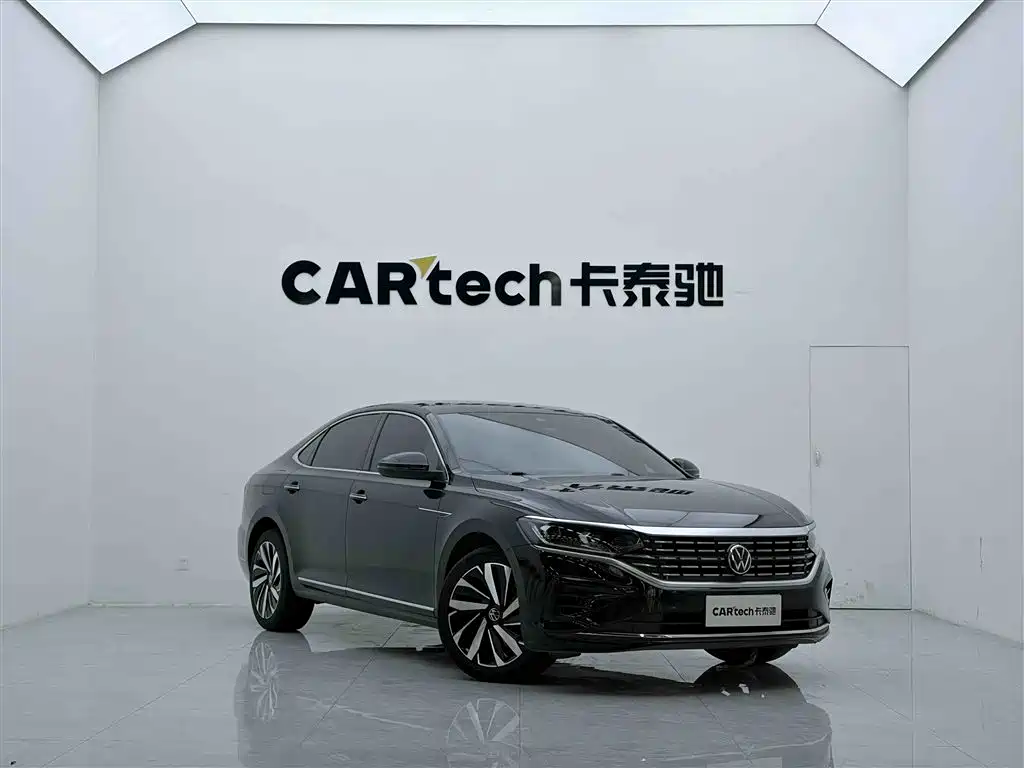 Volkswagen Passat 2022 330TSI Luxury Edition фото 2