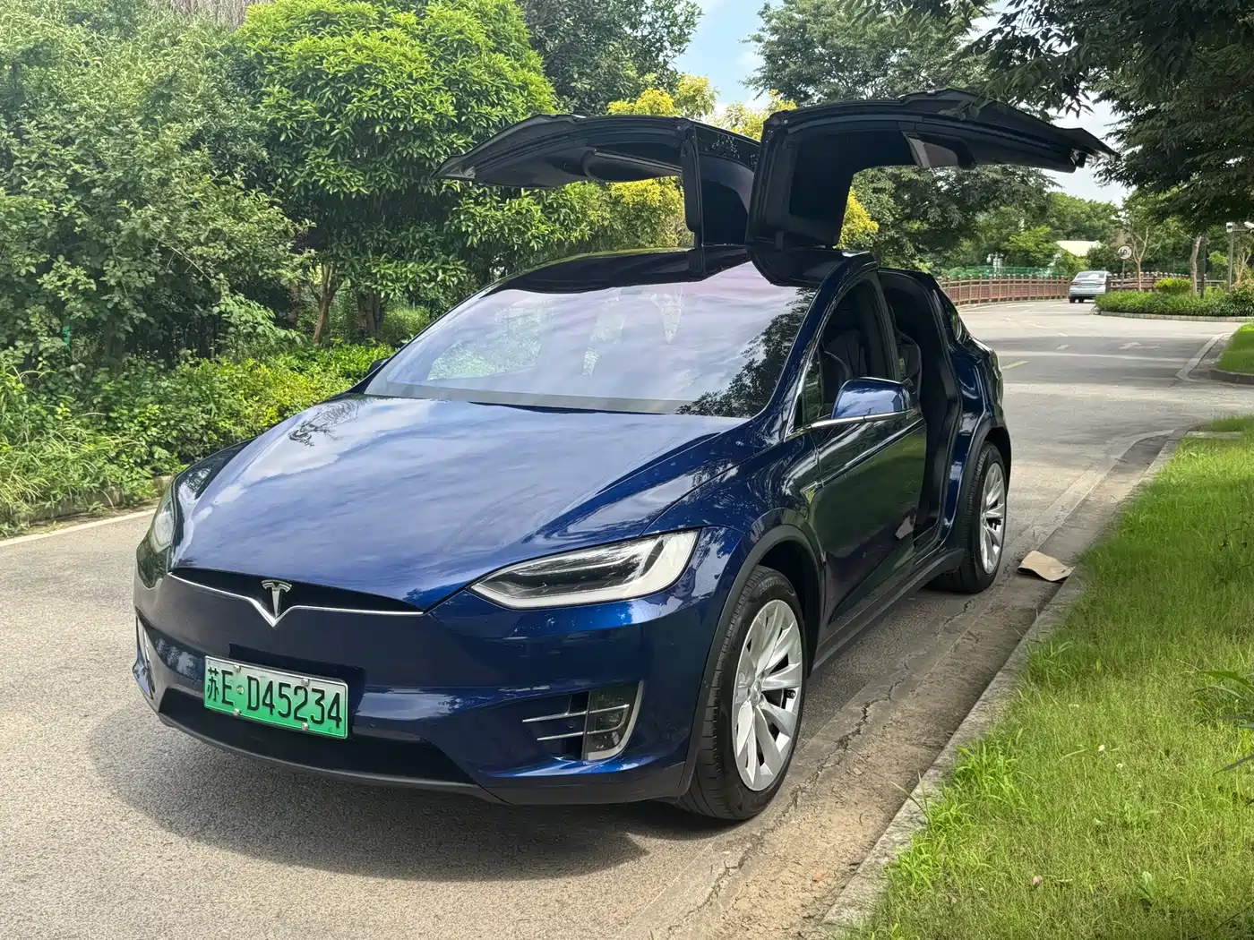 TESLA MODEL X