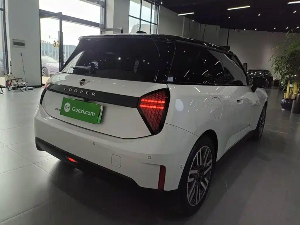 MINI Electric MINI COOPER 2025 2025 Model 456km COOPER E Classic