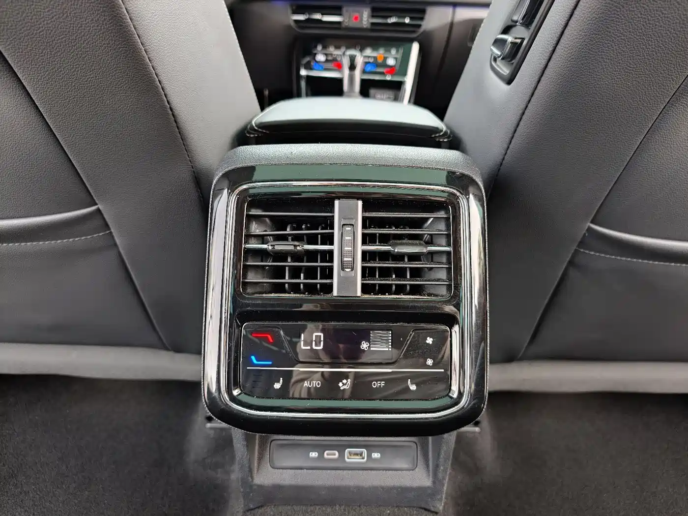 Volkswagen Passat 2022 380TSI Flagship Edition фото 14