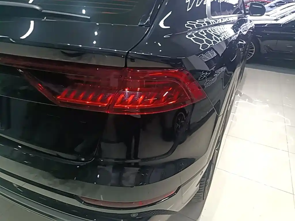 Audi Q8 2023 55 TFSI Luxury Sport фото 8