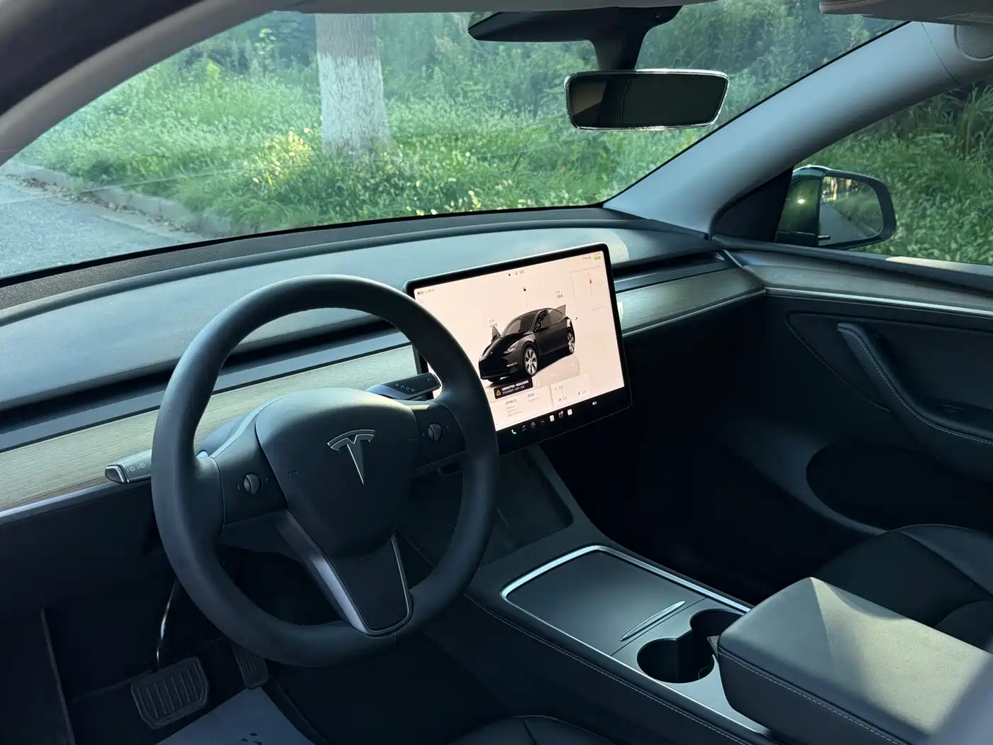 Фото 10 - Tesla Model Y