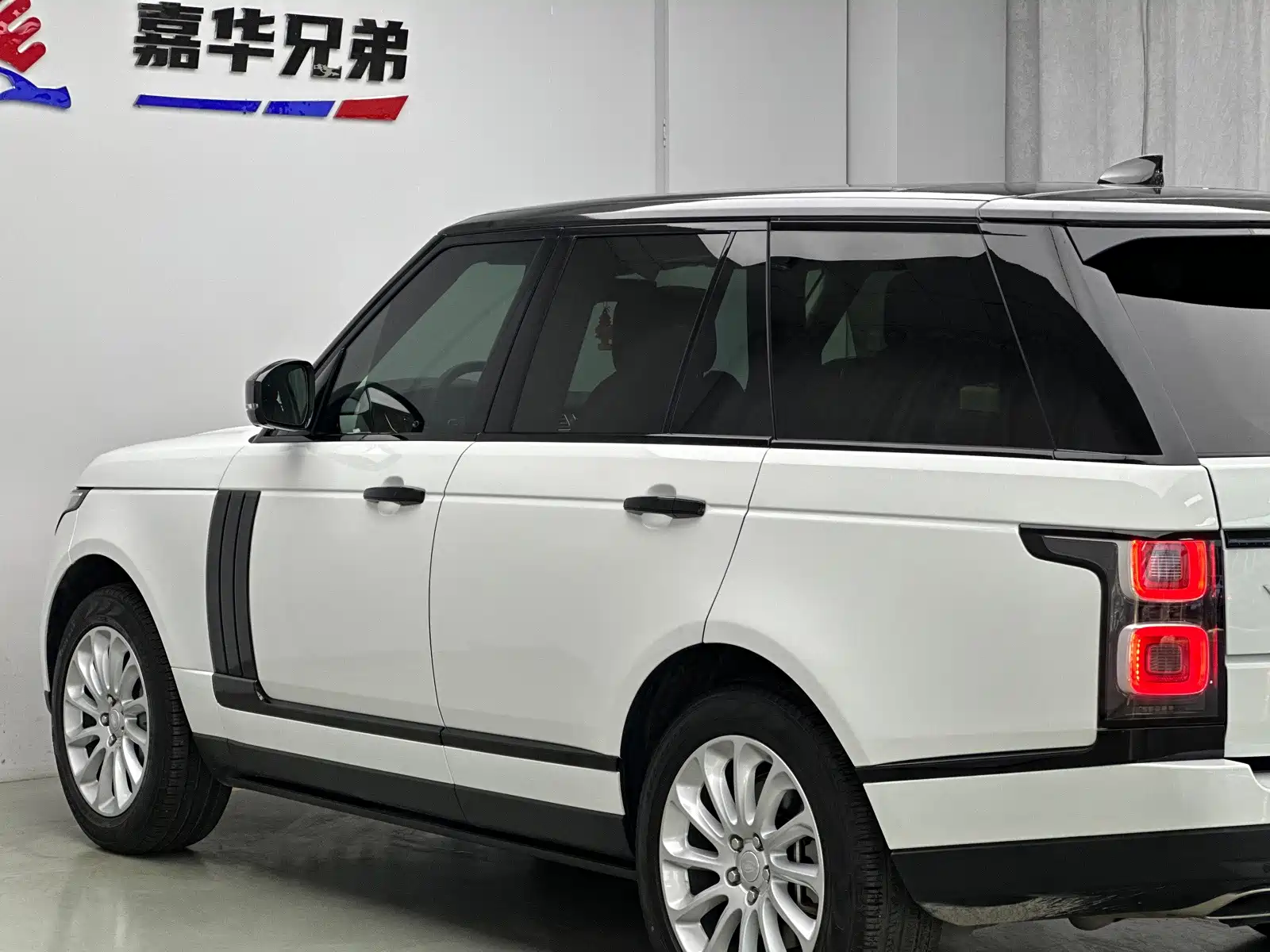 Фото 12 - Land Rover Range Rover