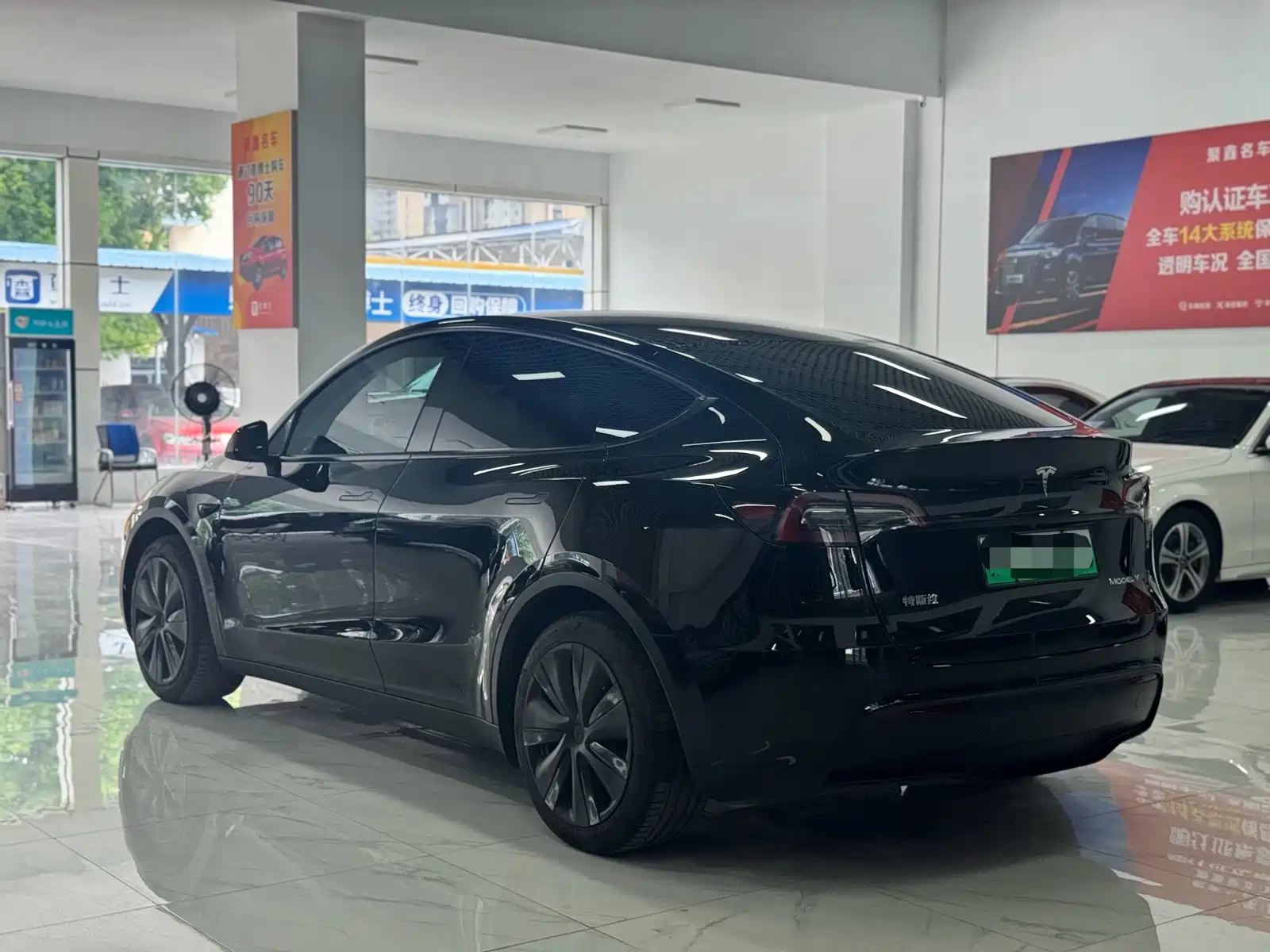 Фото 14 - Tesla Model Y