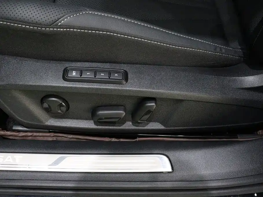 Volkswagen Passat 2025 2025 Outstanding 380TSI Dragon Glory Edition