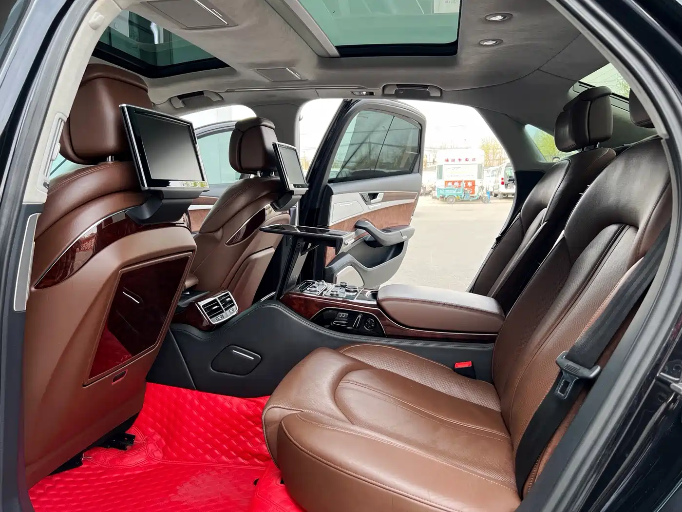 Audi A8 2011 A8L W12 6.3 FSI quattro фото 11