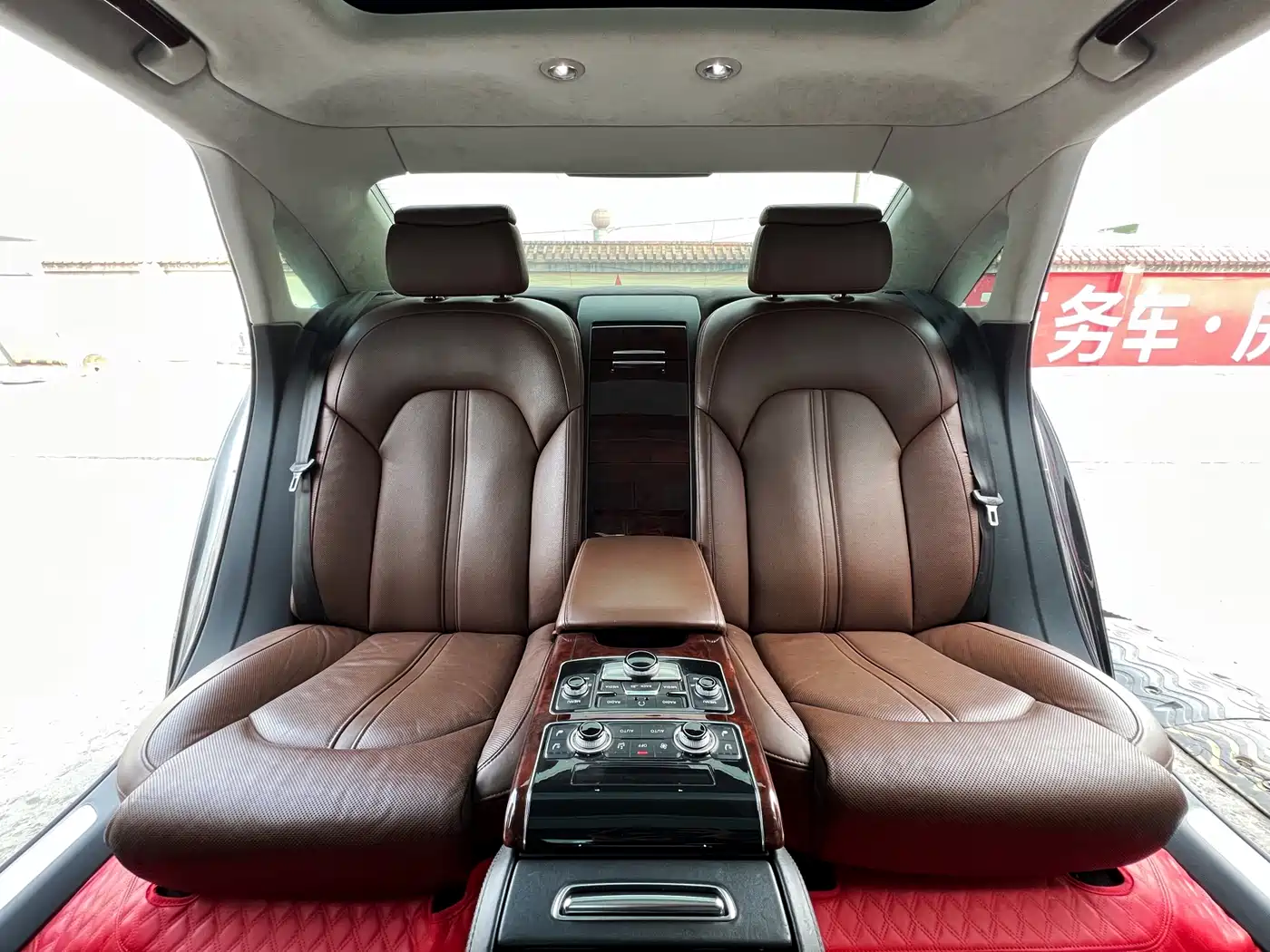 Audi A8 2011 A8L W12 6.3 FSI quattro фото 17
