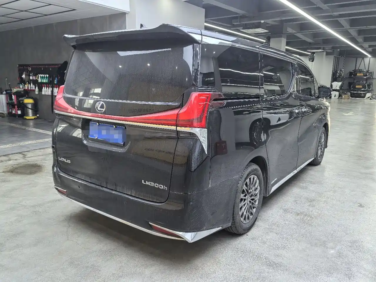Lexus LM 2020 300h Seven-Seater Elegance Edition фото 22