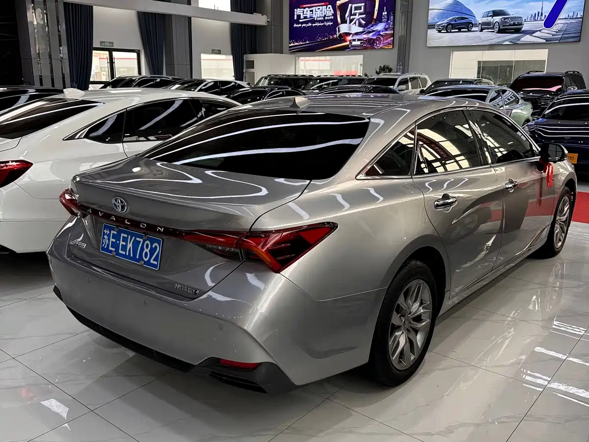 Toyota Avalon 2019 Hybrid 2.5L Luxury Edition China V фото 9