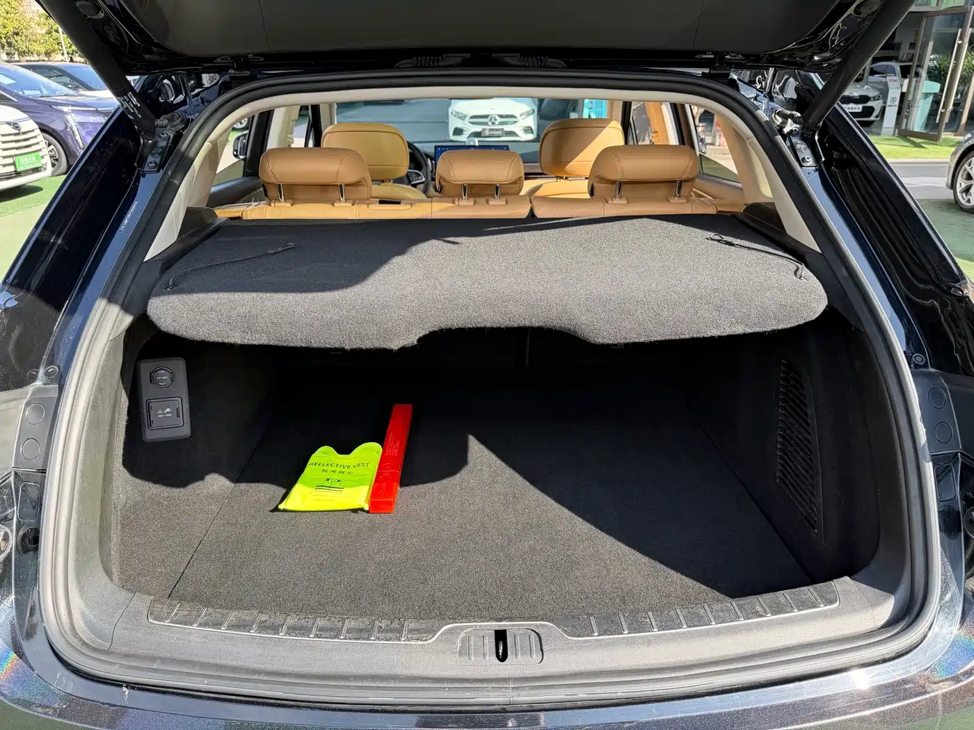 AITO Wenjie AITO M5 2022 Extended Range AWD Performance Edition фото 16