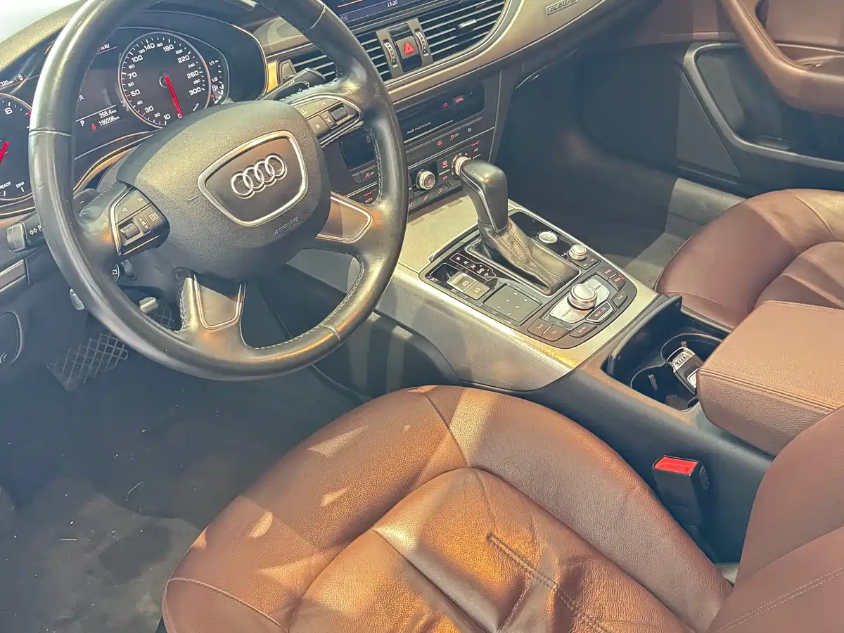 Фото 5 - Audi A6L