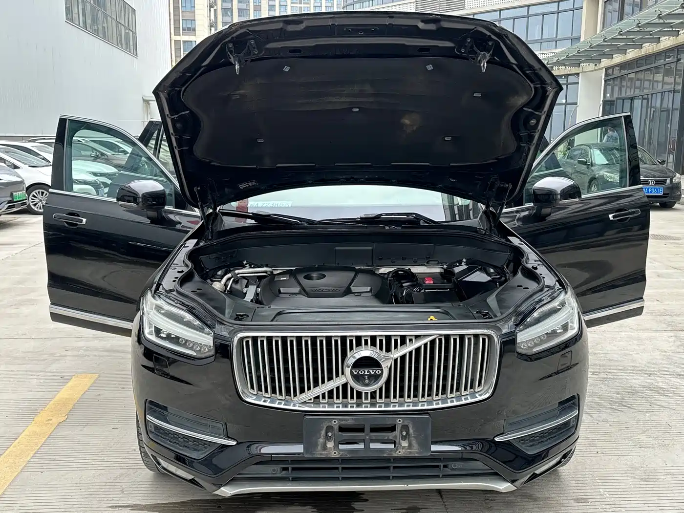 VOLVO XC90