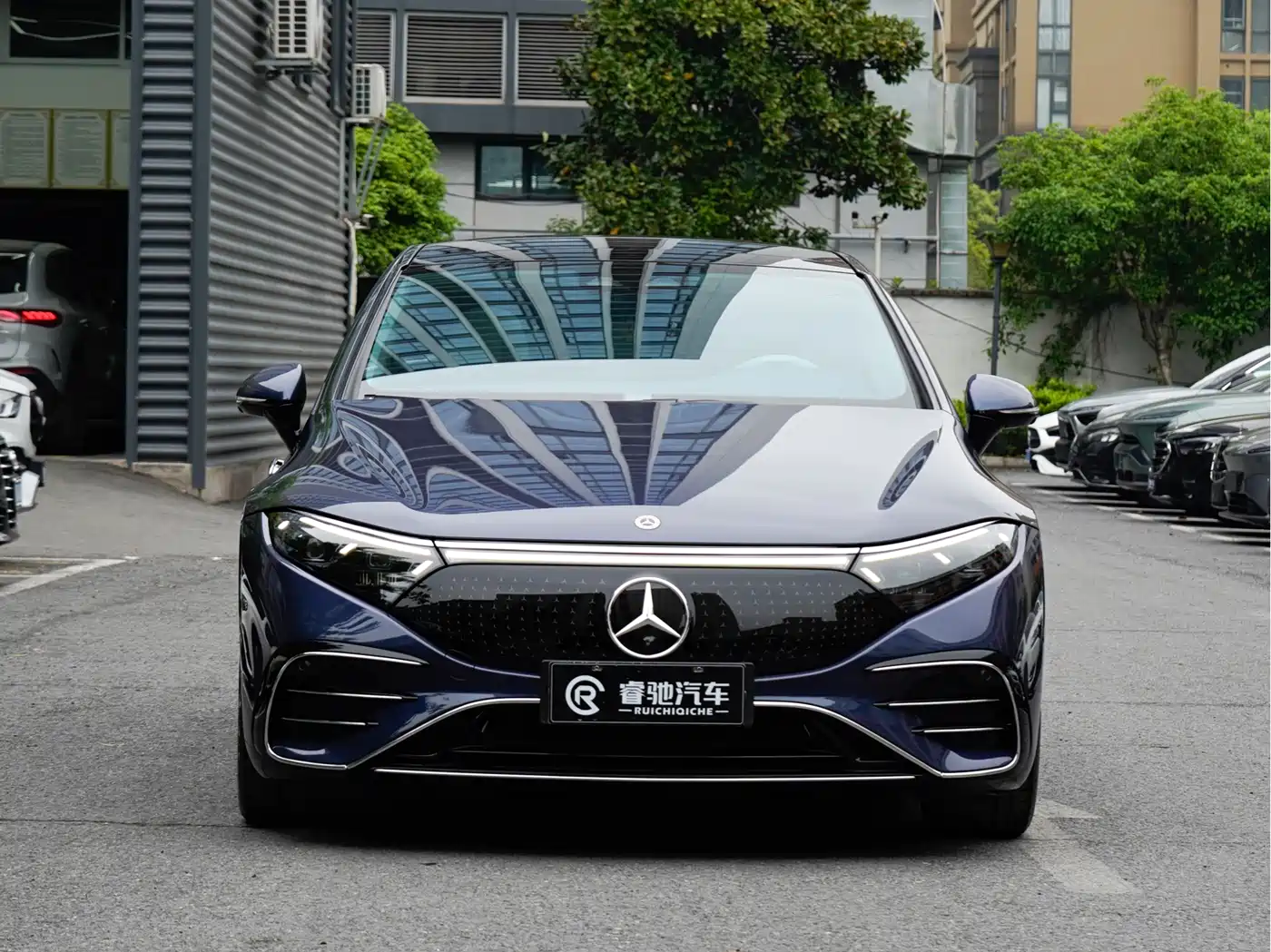 MERCEDES-BENZ EQS