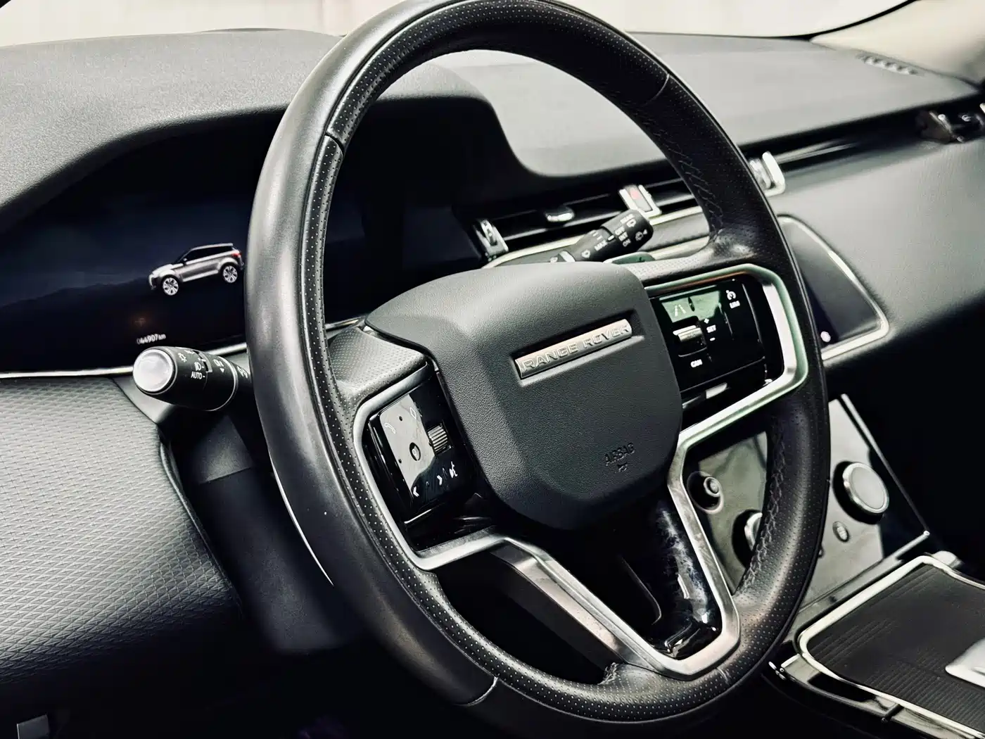 Land Rover Range Rover Evoque 2024 Range Rover Evoque L 200PS Glowing Elegance Edition фото 10
