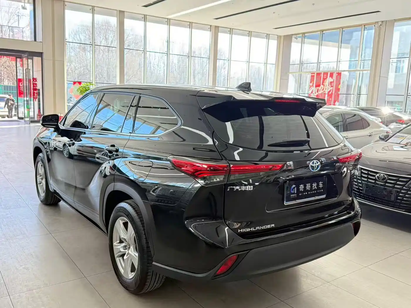 Toyota Highlander 2023 2.5L Smart Hybrid Dual Engine FWD Elite 5-Seater фото 5