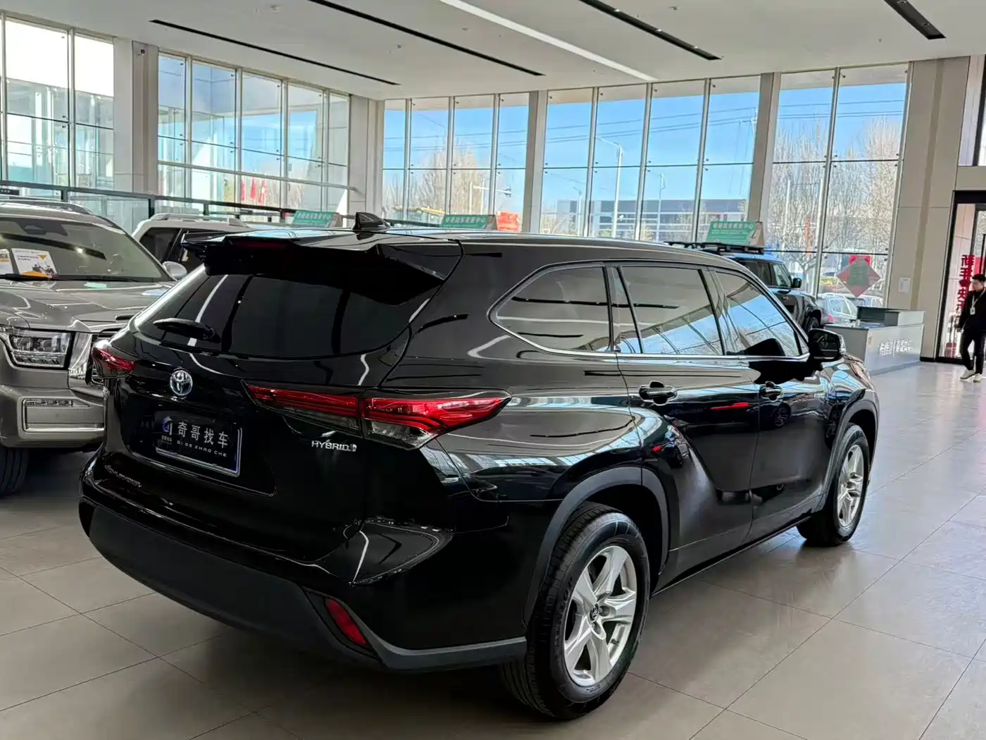 Toyota Highlander 2023 2.5L Smart Hybrid Dual Engine FWD Elite 5-Seater фото 6