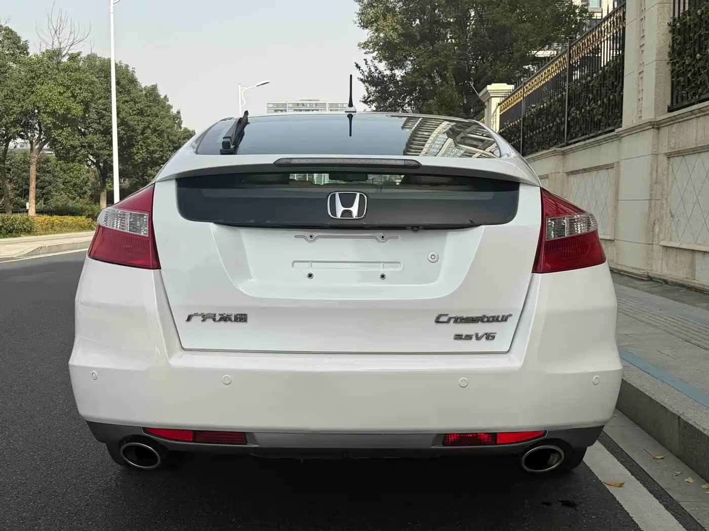 Honda Crosstour 2011 3.5L Prestige Edition фото 4