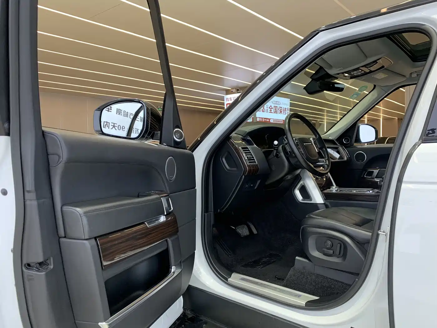 Land Rover Range Rover 2017 3.0 SC V6 Golden Age Edition фото 8
