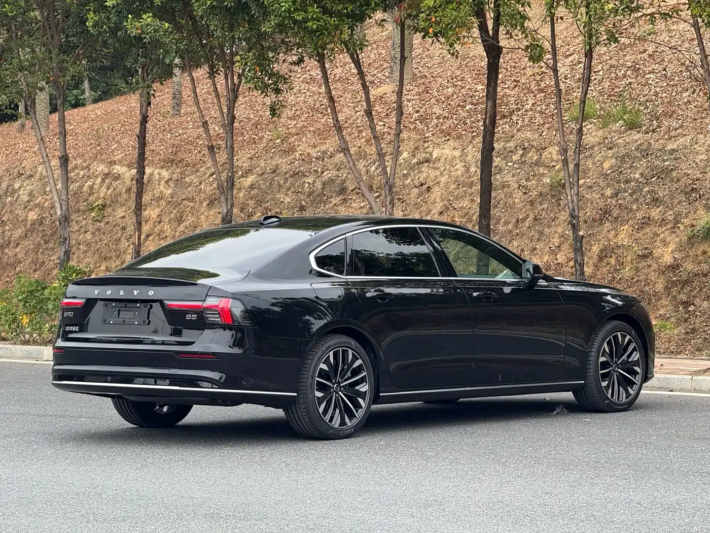 Volvo S90 2026 B5 Zhiyuan Luxury Edition фото 10