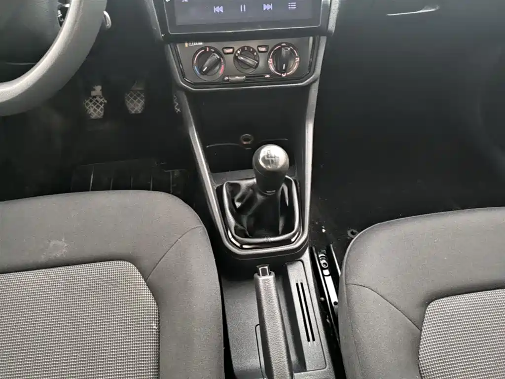 Volkswagen Jetta 2017 1.5L Manual Fashion фото 14