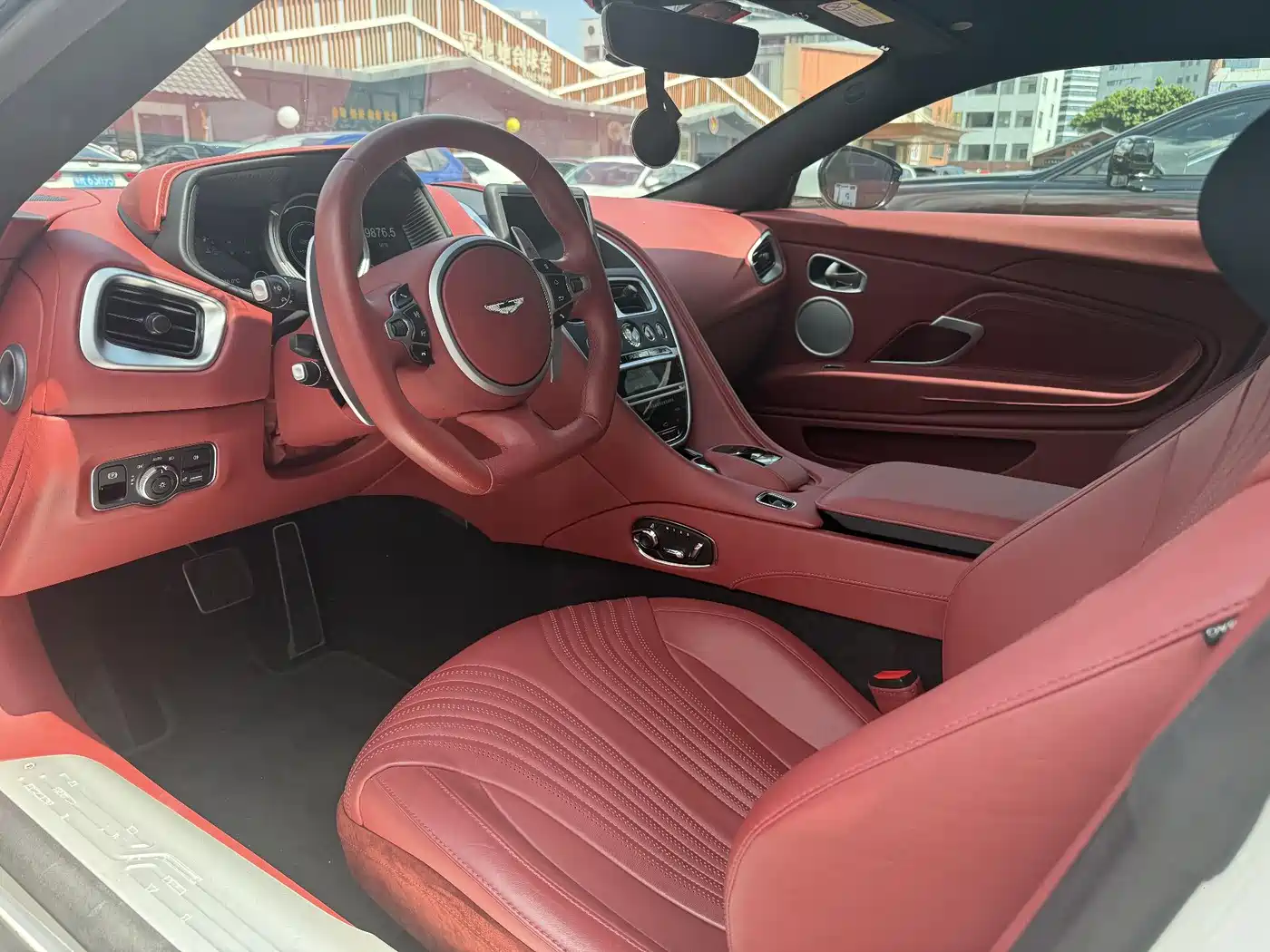 ASTON MARTIN DB11