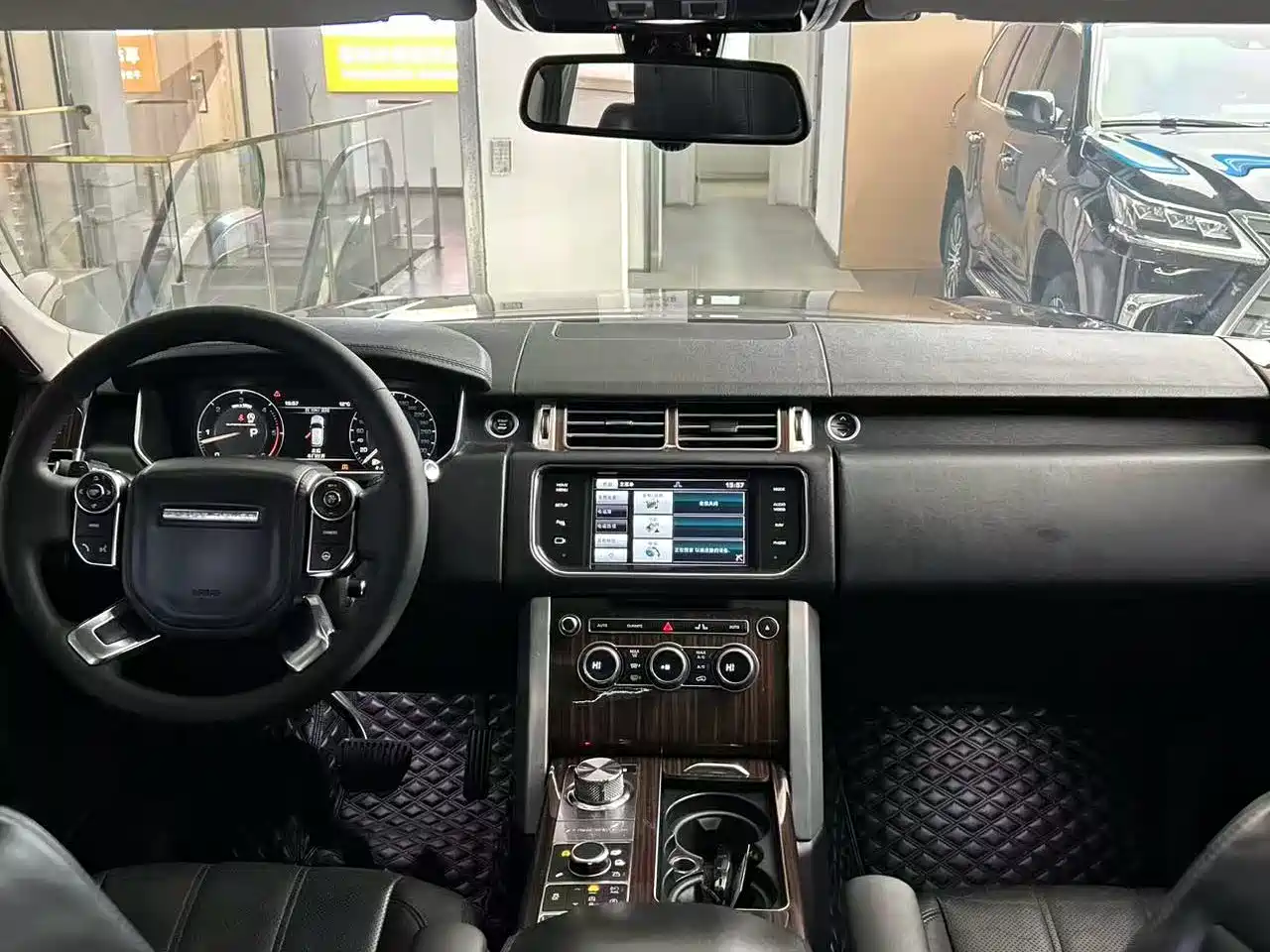 Land Rover Range Rover 2015 3.0 TDV6 Vogue фото 4