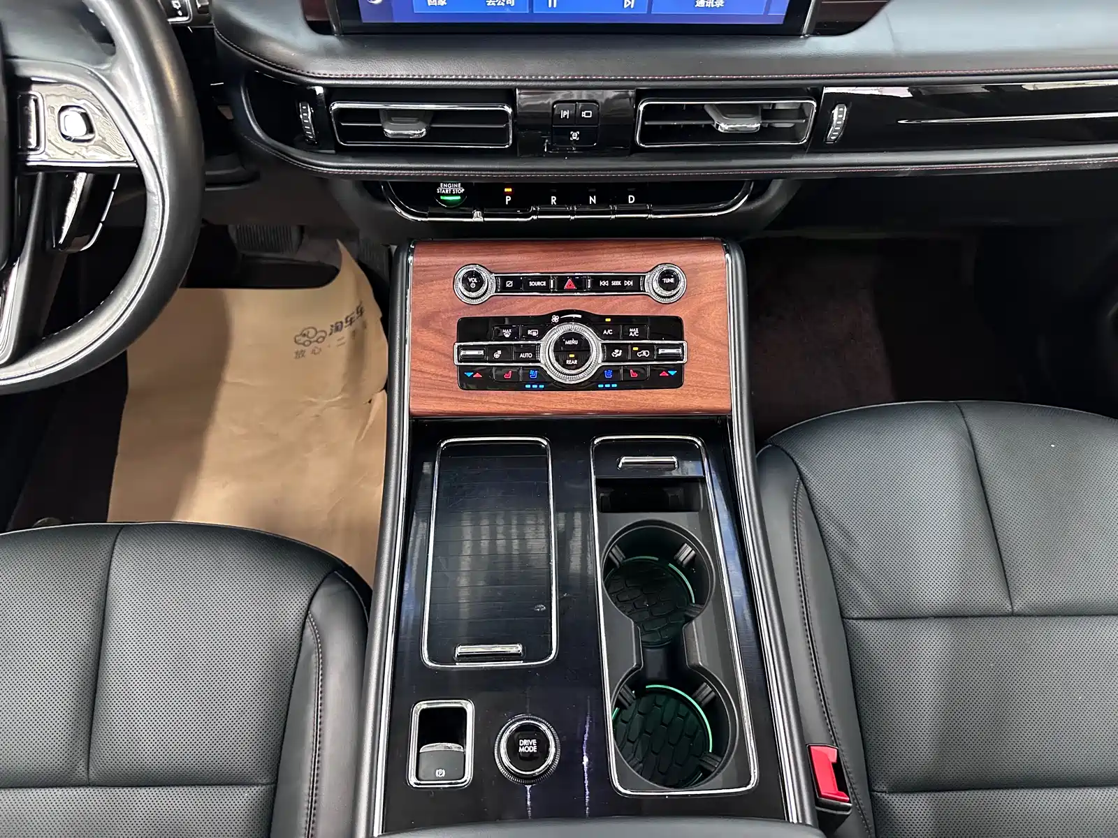 Фото 16 - Lincoln Aviator