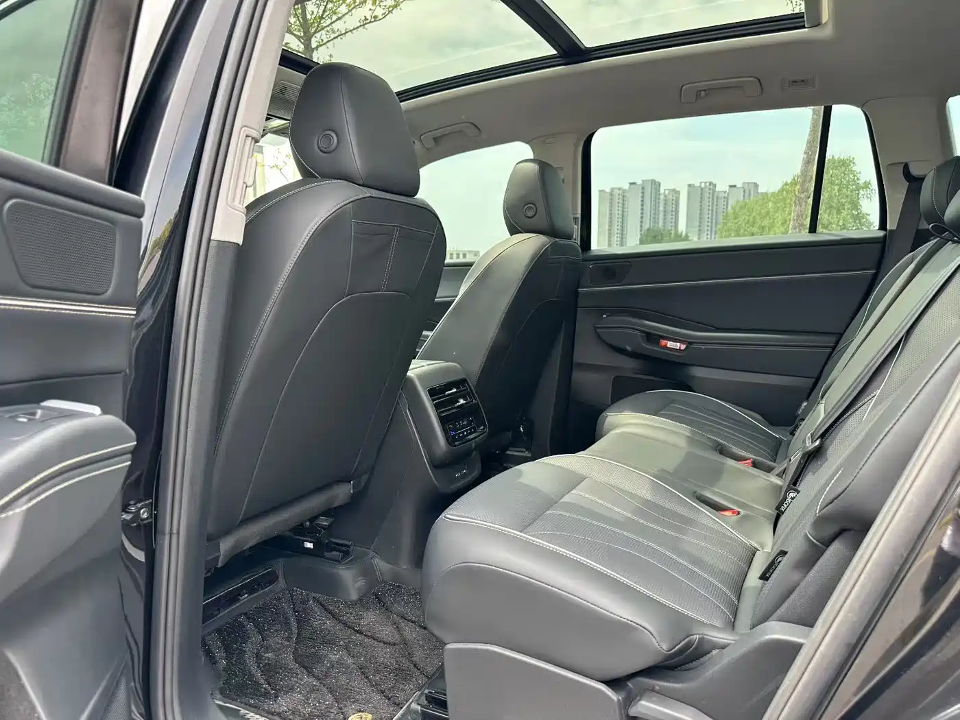 Volkswagen Teramont 2025 Model Teramont Pro 450TSI 4WD Cross Country Edition фото 5