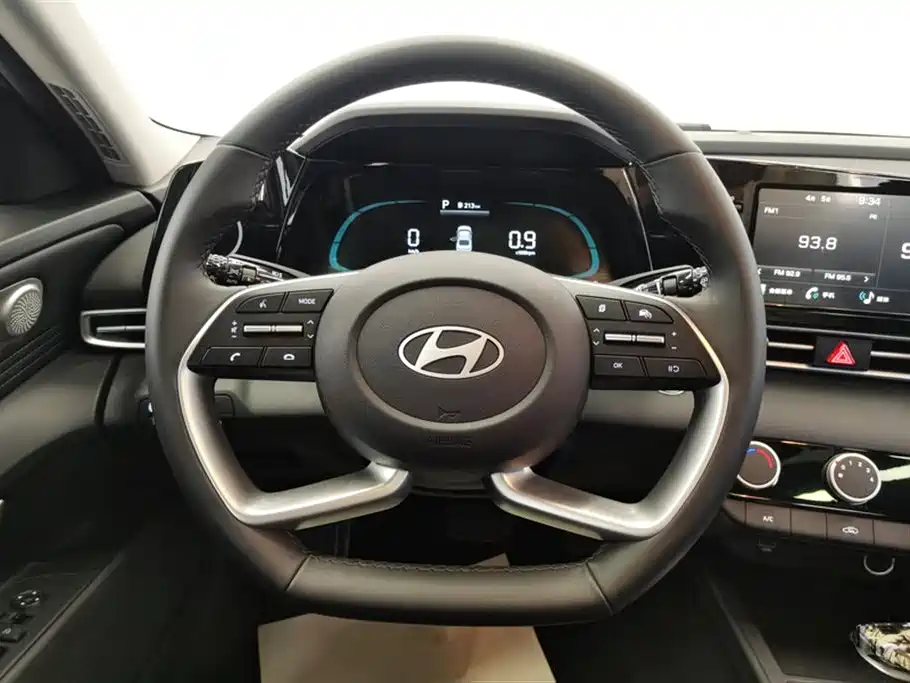Hyundai Elantra 2023 1.5L CVT GLX Elite Edition фото 15