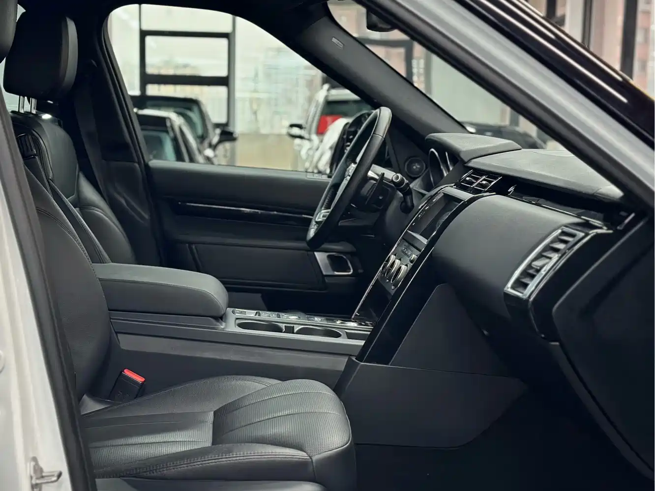 Land Rover Discovery 2017 3.0 SC V6 SE фото 6