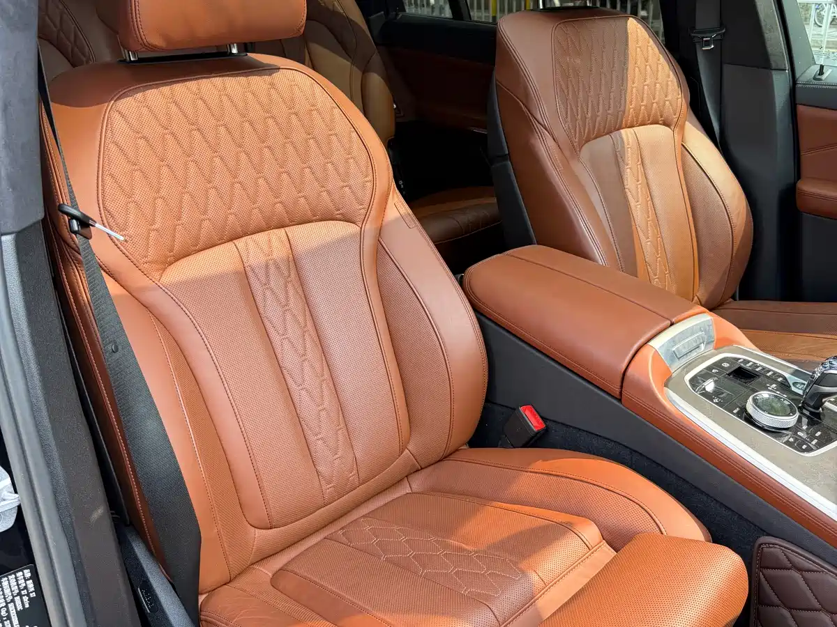 BMW X7 фото 12